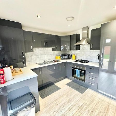 Home Centrally Located In Folkestone, Great Location For Families Or Workers Dış mekan fotoğraf