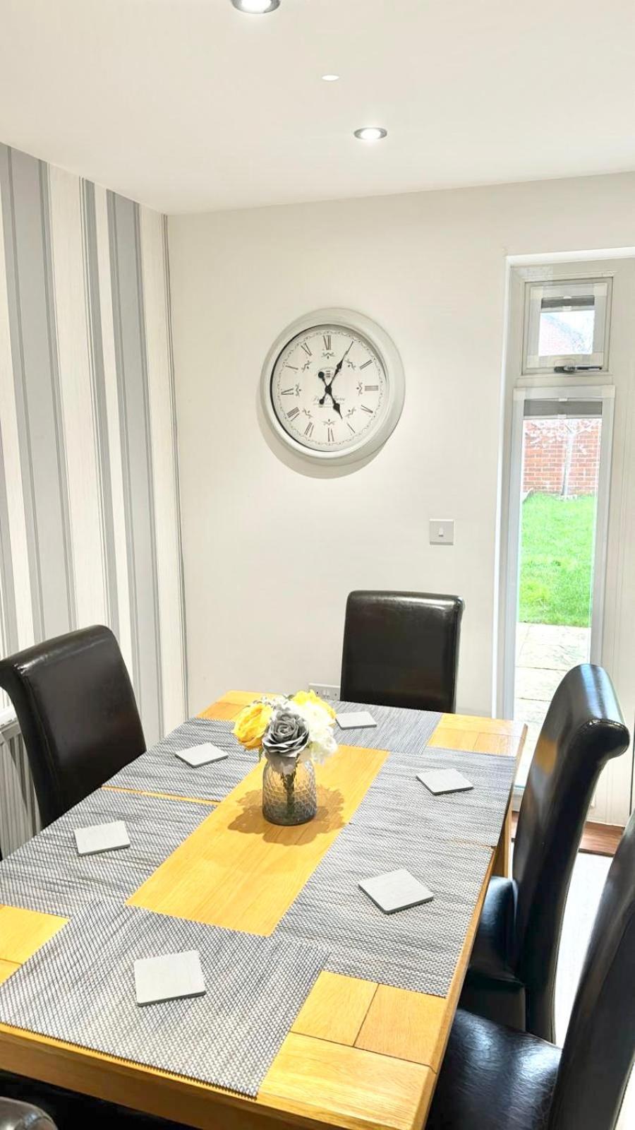 Home Centrally Located In Folkestone, Great Location For Families Or Workers Dış mekan fotoğraf