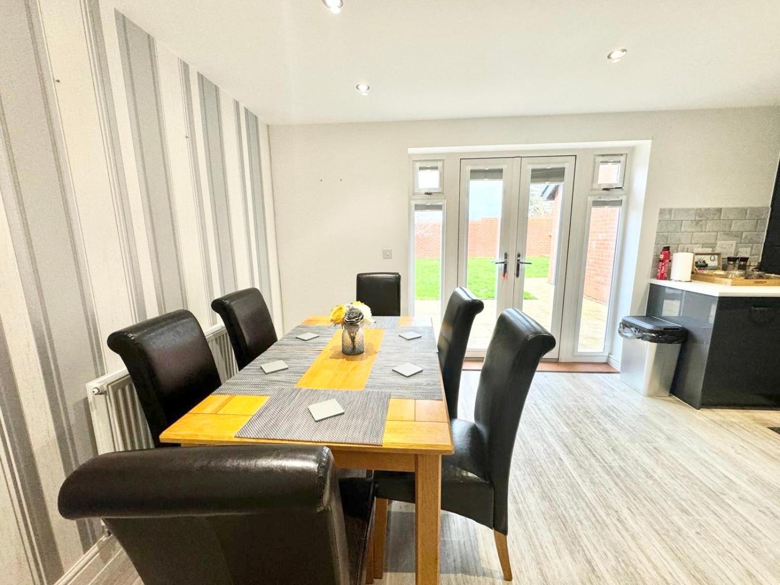 Home Centrally Located In Folkestone, Great Location For Families Or Workers Dış mekan fotoğraf