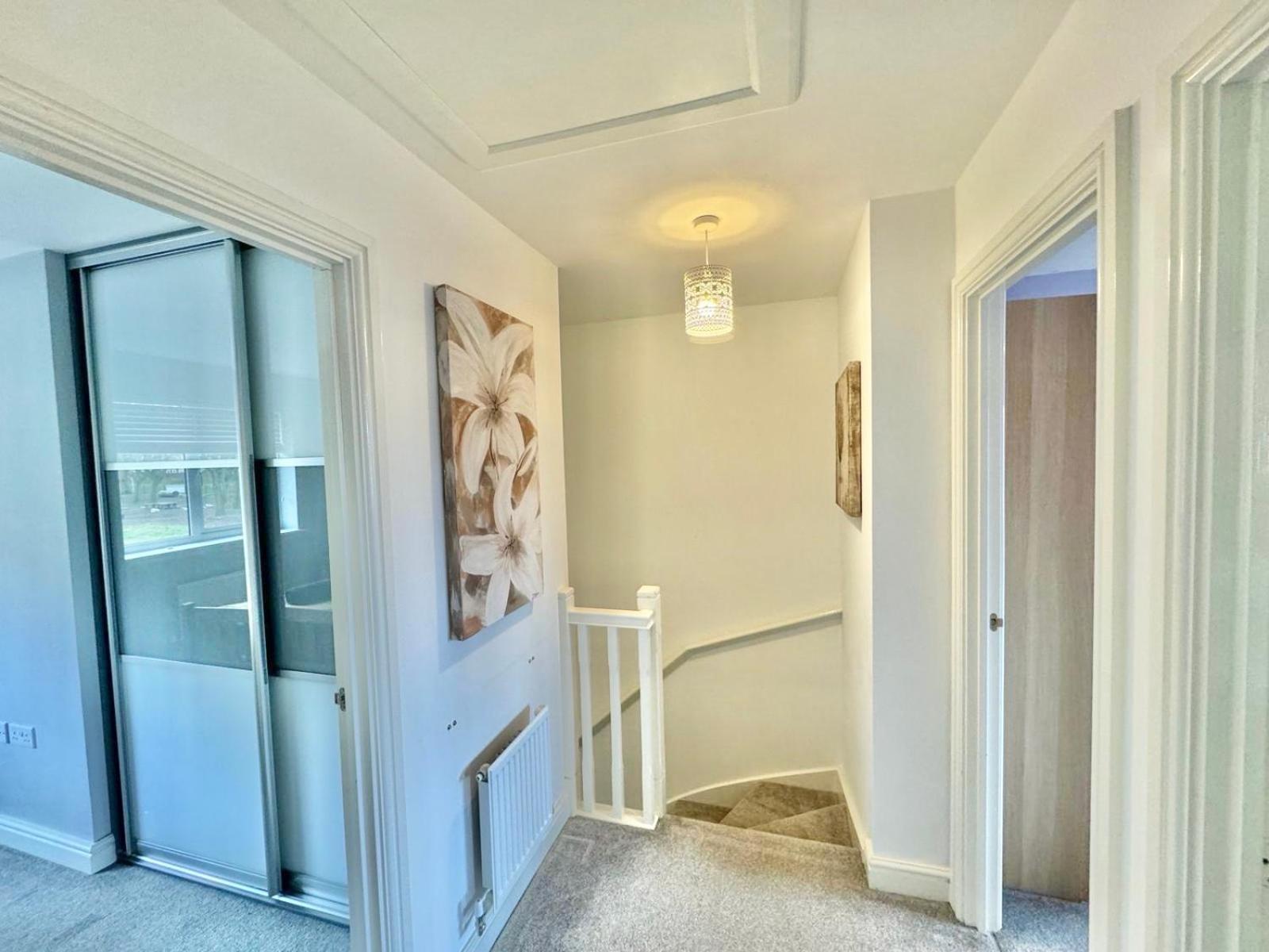 Home Centrally Located In Folkestone, Great Location For Families Or Workers Dış mekan fotoğraf